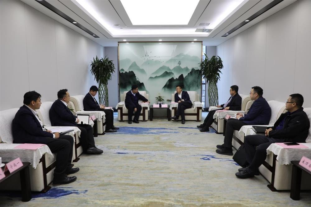 深化銀企合作！ 威海銀行濟(jì)南分行一行到產(chǎn)發(fā)集團(tuán)洽談合作